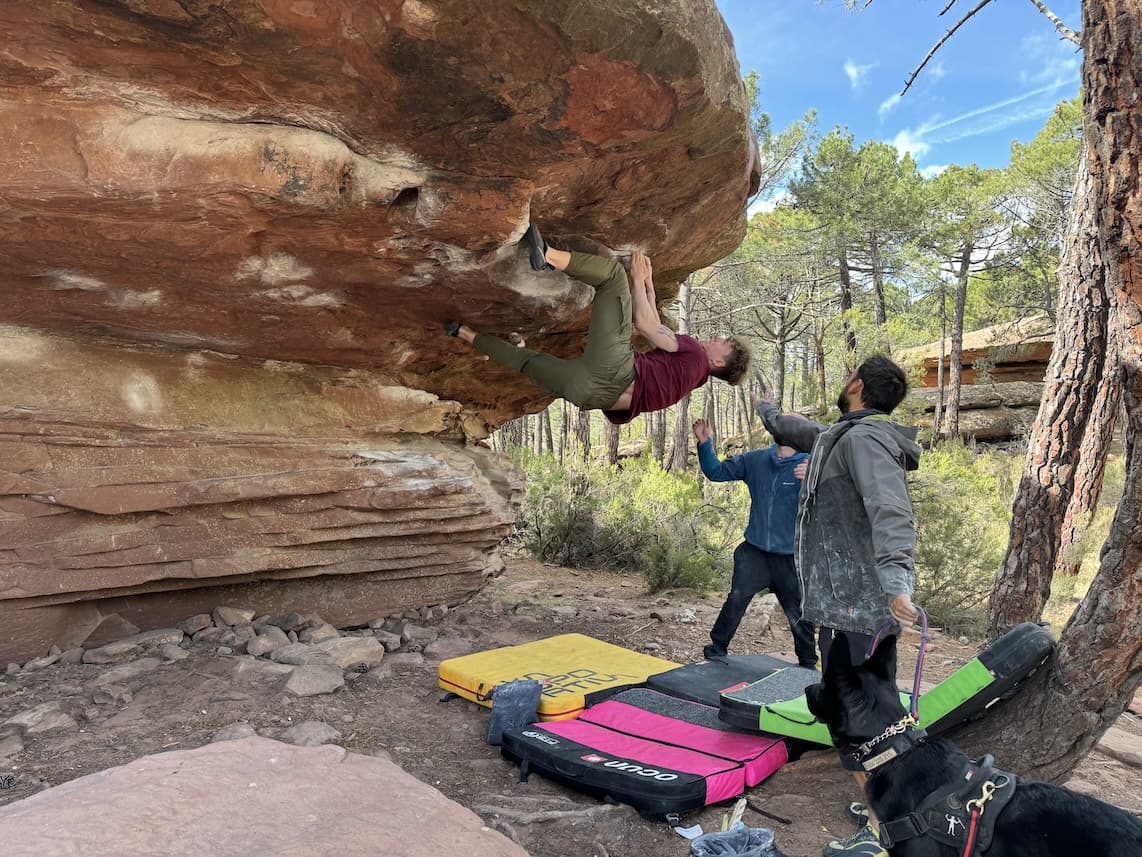 Showing Pascal Poredda climbing in Albarracin, Spain